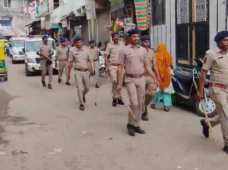 પાલનપુરમાં અષાઢી બીજને લઈ પોલીસ દ્વારા વિવિધ વિસ્તારમાં ફ્લેગમાર્ચ યોજવામાં  આવી