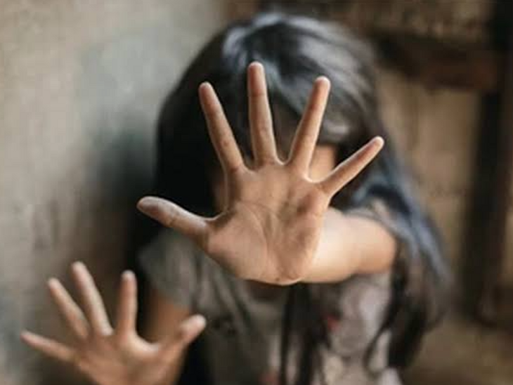 A 10-year-old girl was molested by Easam, who had come to paint at home ...