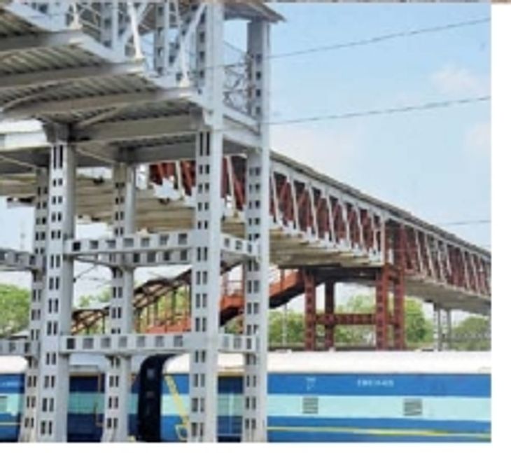 The work of the foot bridge at the railway station, which has been ...