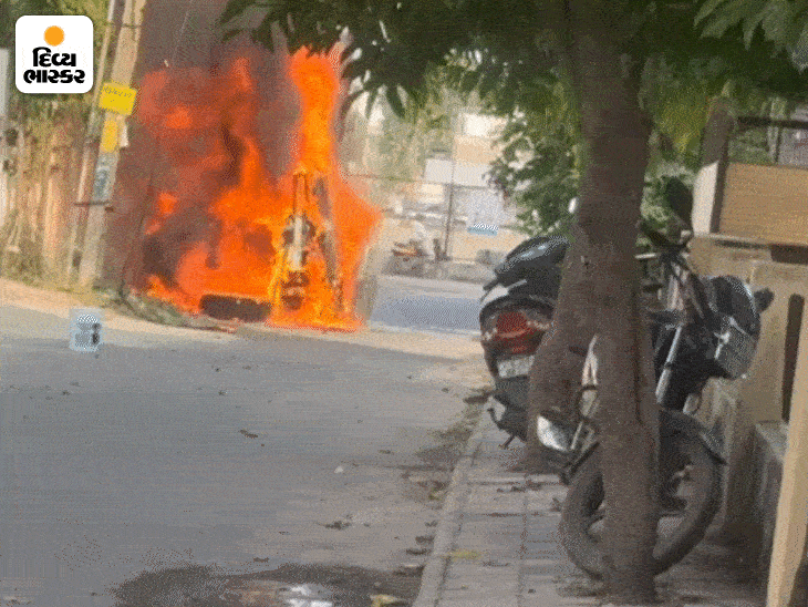 Fire incident in one and a half crore Land Rover defender car, the car ...