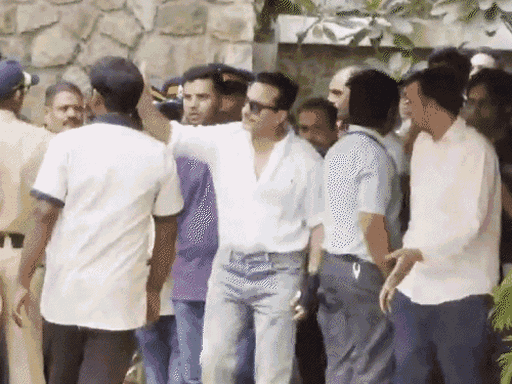 Crime Branch recreates scene in Saif attack case | પાંચ દિવસ બાદ સૈફ અલી  ખાન ઘરે પહોંચ્યો: એક્ટરે સિક્યુરિટી ટીમને હાંકી કાઢી, હવે રોનિત રોયની  એજન્સી સંભાળશે ...