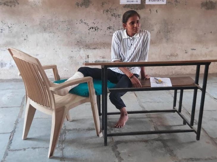 Student shows courage despite fractured leg