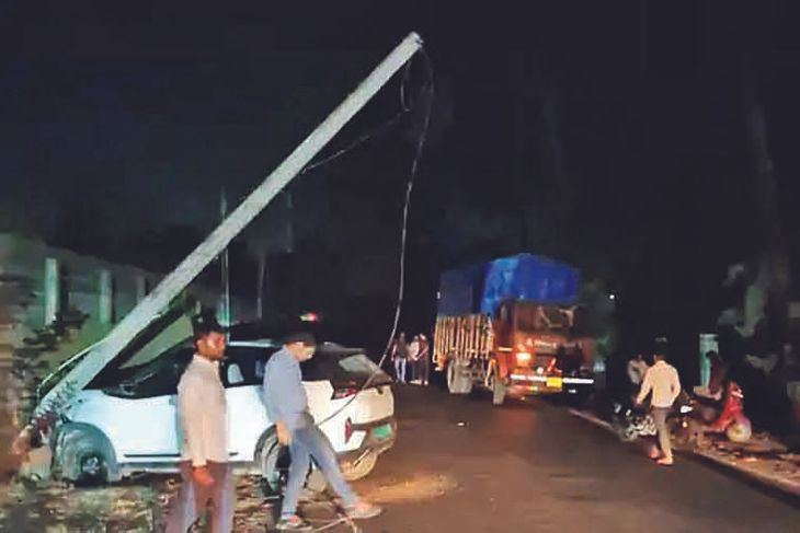 Car collides with electric pole after tire bursts in Tithal