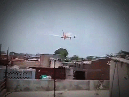 Air India Boeing Plane Crash Ahmedabad Meghaninagar IGP Compound Accident  VIDEOS | અમદાવાદમાં પ્લેન ક્રેશનો LIVE વીડિયો: બિલ્ડિંગ પર પડતાં જ આગનો  ગોળો બની ગયું, ટેકઓફની ત્રીજી જ ...
