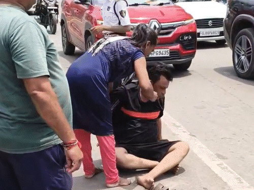 Vadodara Drunk Driver Incident; Woman Slaps Man, Police Arrests Accused ...
