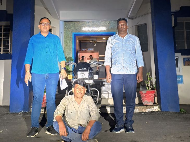 એલસીબી પોલીસે ચીખલા વિસ્તારમાંથી વાહન ચેકિંગ દરમિયાન શંકાસ્પદ બાઈક સવારને  પકડ્યો