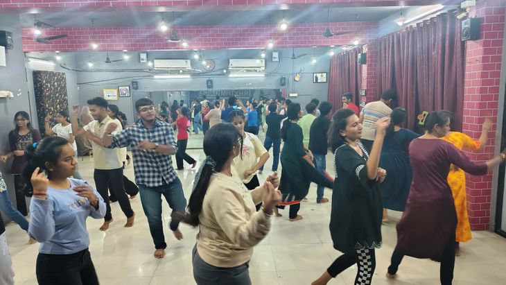 Join Garba classes and practice for 2 hours to learn new steps of Garba.