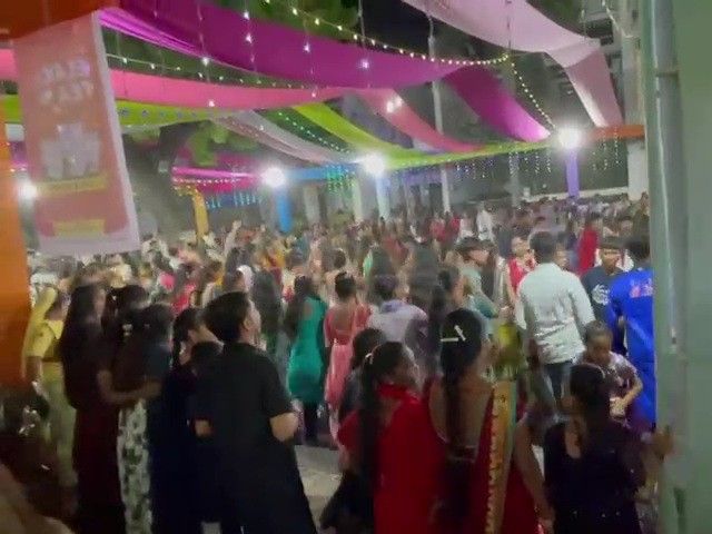 Crowd of Garba fans at Mai Chowk in Pavi Jetpur | પાવી જેતપુરમાં ...