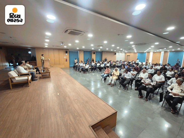 Police Angadia Jewelers Meeting Diwali Security Theft Loot Prevention ...