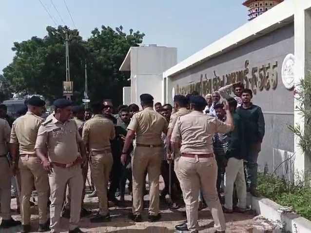 SP reacts to farmers' agitation in Botad Marketing Yard