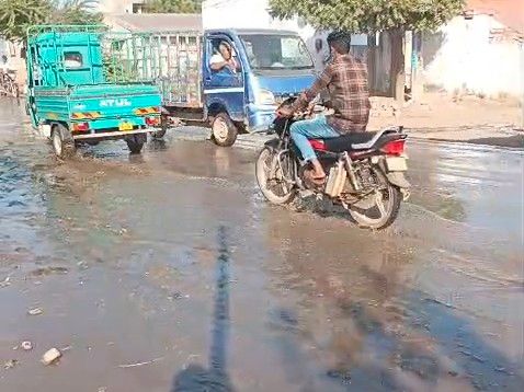 Thangadh Ward Water Tank Overflow Road Floods Locals Drivers Distressed
