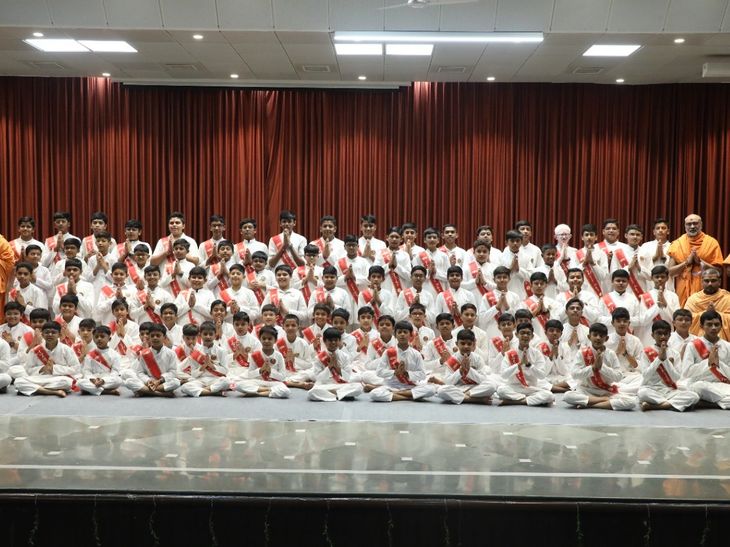 15,666 BAPS children create world record of Sanskrit verses