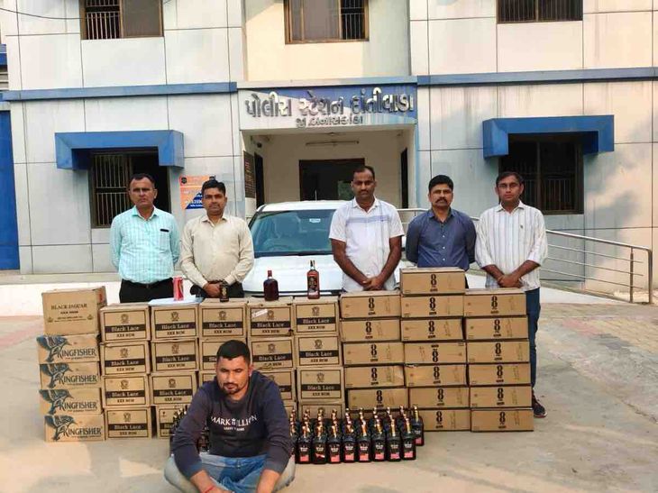 Banaskantha LCB busts liquor smuggling from Dantiwada | બનાસકાંઠા LCB એ  દાંતીવાડામાંથી દારૂની હેરાફેરી ઝડપી: ₹14.38 લાખનો મુદ્દામાલ જપ્ત, એક આરોપી  પકડાયો, એક ફરાર ...