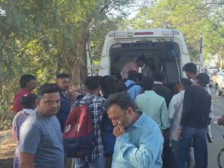 Ankleshwar-Valia Road Kosamdi Accident: Cars Moped Crash Injured Three ...