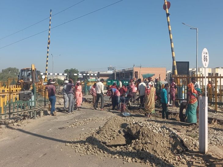 Himmatnagar Idar Road Dhandha Railway Crossing Closed Renovation ...