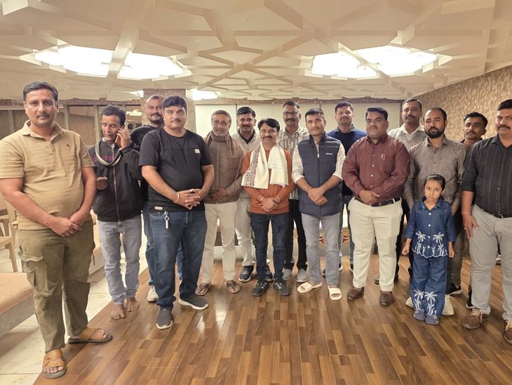 Shakuntal Rajput Family Honors Gaubhakt Jadeja Family Anawada Gau Shala ...