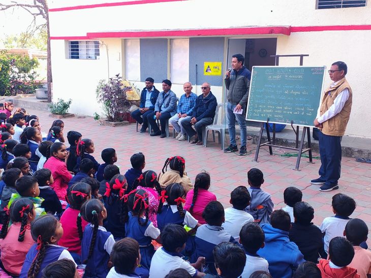 Raincoats donated to 910 students of Bhat School