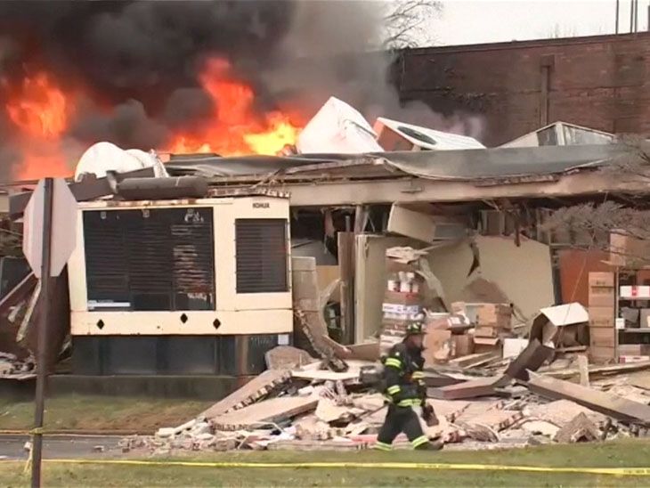 Part of building collapses; several people injured