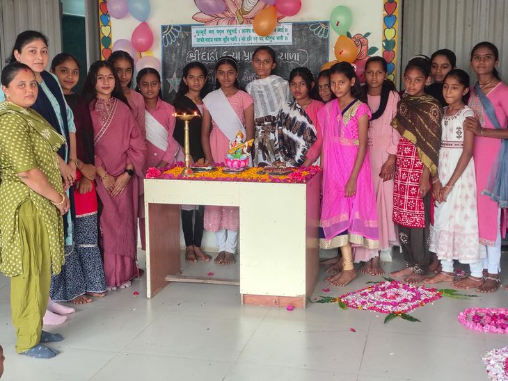 Datha Girls School Foundation Day; Students Teachers Cut Cake Perform ...