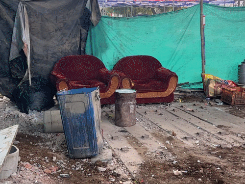 Ahmedabad Desi Daroo Adda: Public Drinking With Sofa Treatment in Rani