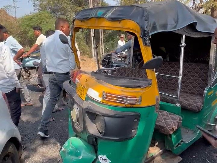 Khambhat Accident: Rickshaw Driver Seriously Injured in Car-Rickshaw ...