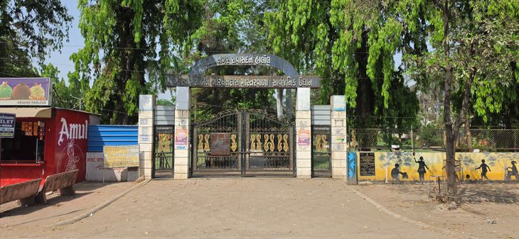 A padlock has been hanging on the Halol Municipality garden for eight ...