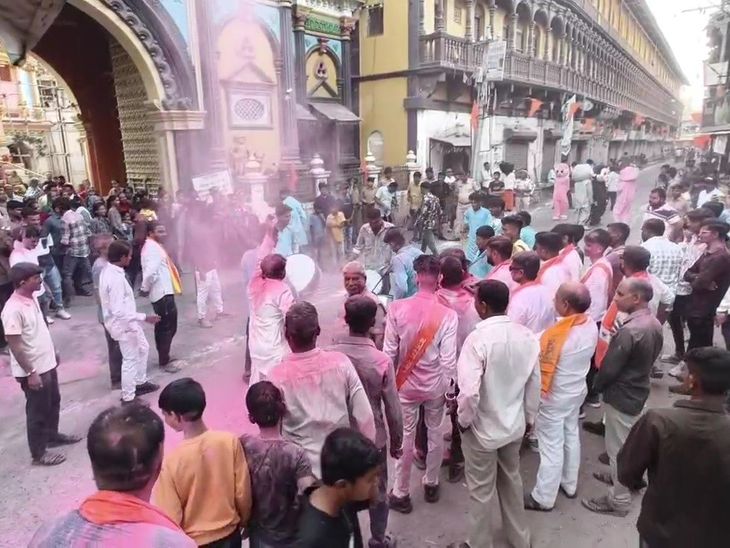 Gadhadavishwahinduparishad Shobhayatra; Saints Mahanth Present