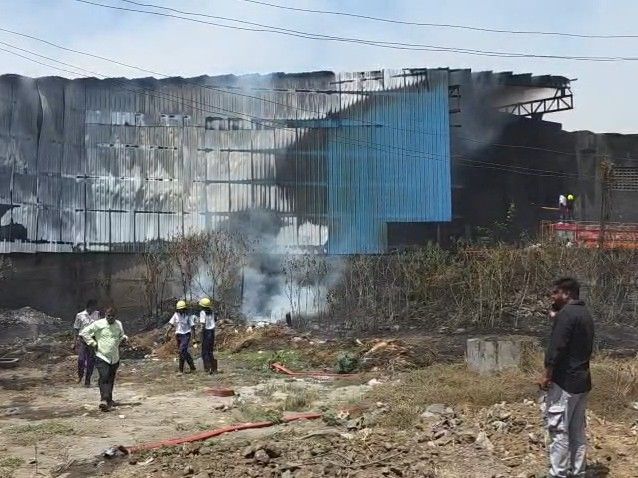 Vapi Shah Paper Mill Fire: Crores Lost, Smoke Engulfs Sky