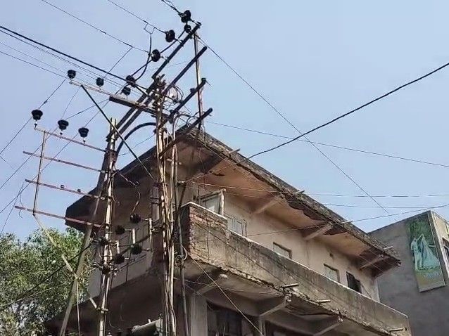 Botad Tower Road Power Line Snaps; Chaos Ensues | Electricity Dept Repairs