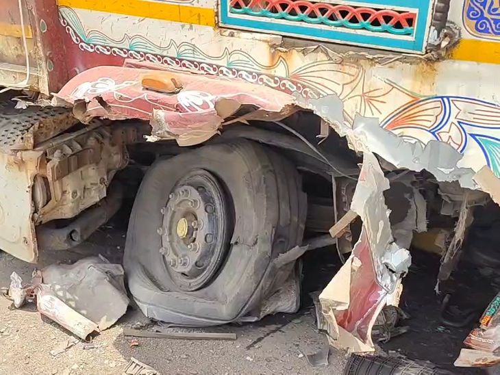 Truck Over Divider Near Kamrej Toll Plaza; Major Accident Averted