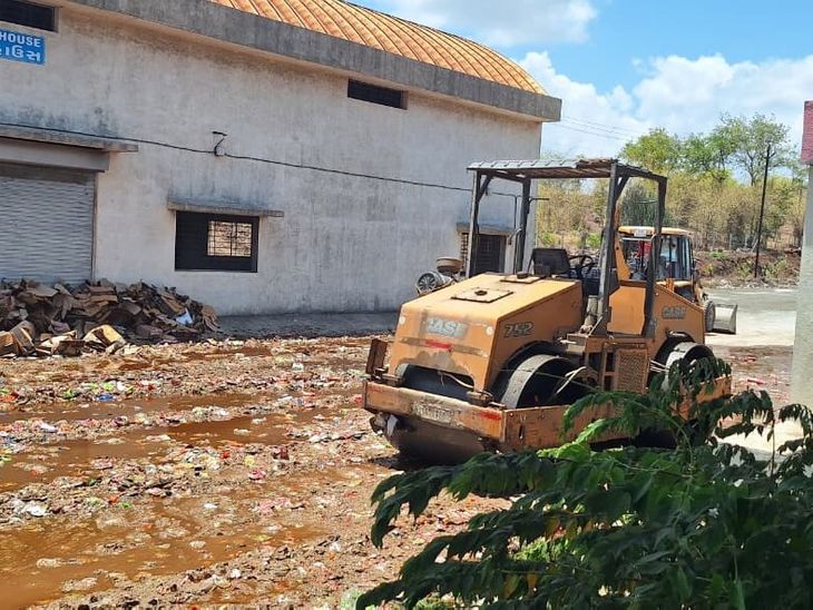 Bhilad RTO Checkpost: Valsad Police Destroy Liquor Worth Crores