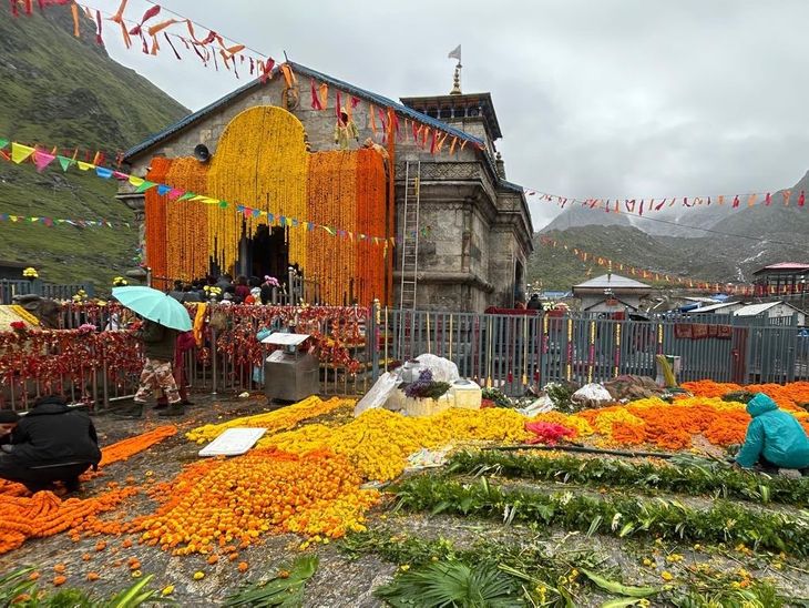 Vadodara Devotees Decorate Kedarnath Temple With Flowers | Shravan Monday