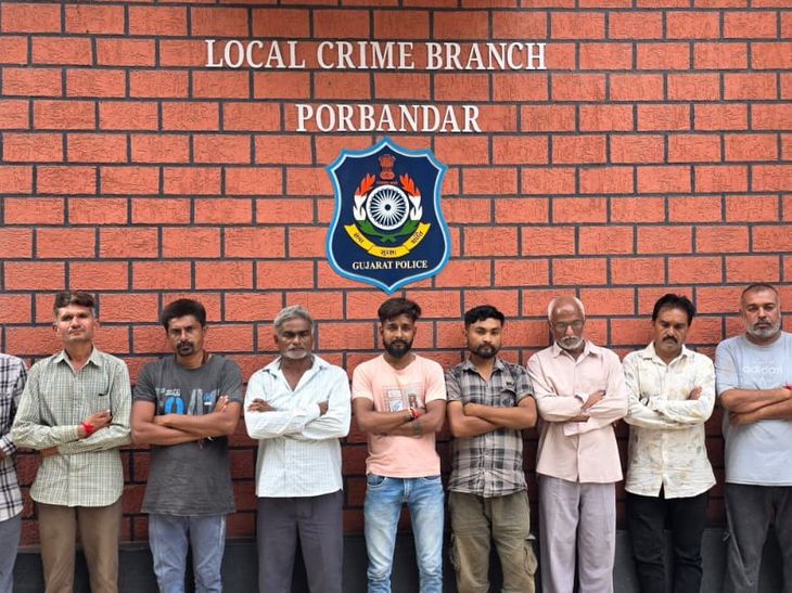 આદિત્યાણામાં LCBનો જુગારના અડ્ડા પર દરોડો:  1.54 લાખ રોકડા સહિત મુદ્દામાલ 10 શખ્સ ઝડપાયા, સંચાલક ફરાર