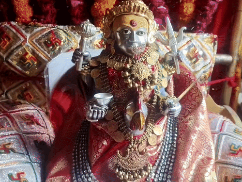 300 કરોડના નવલખા હાર સાથે મા બહુચરની નગરચર્યા: પોલીસે ગાર્ડ ઓફ ઓનર આપ્યું, બહુચરાજીમાં વર્ષમાં એક વખત જોવા ...