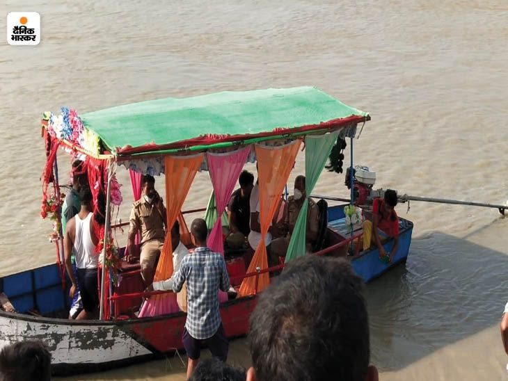 तलाश के लिए पीएसी के गोताखोर लगाने के भी निर्देश दिए गए हैं।