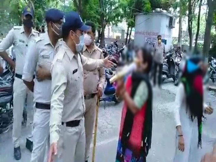 पुलिस कंट्रोल रूप पर भी हाथ जोडती रही पुलिस के