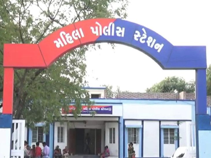બી ડિવિઝન પોલીસે મહિલા પોલીસને તપાસ સોંપી.