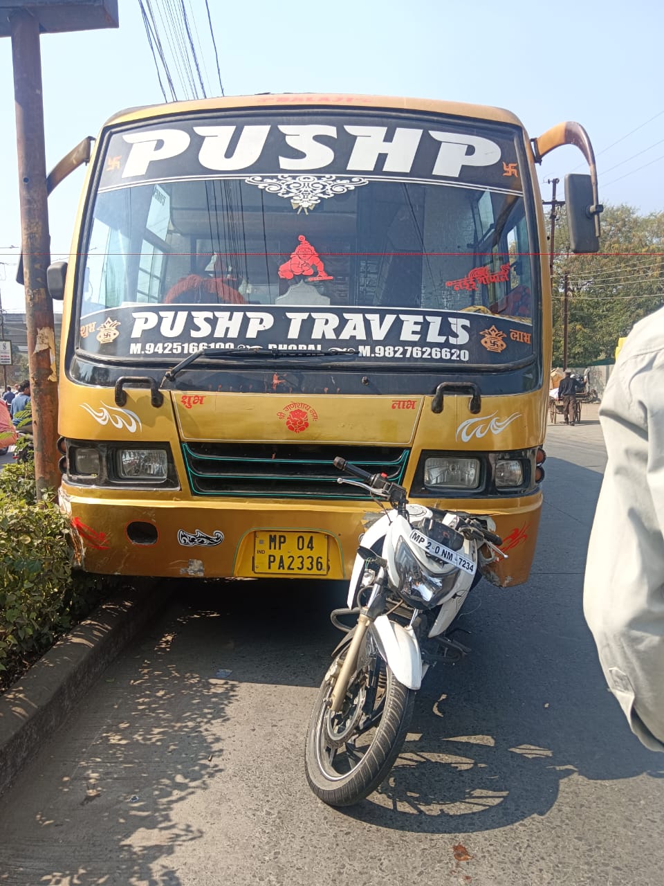 Bus mows down two youths to death in MP Nagar, bike gets stuck in front ...