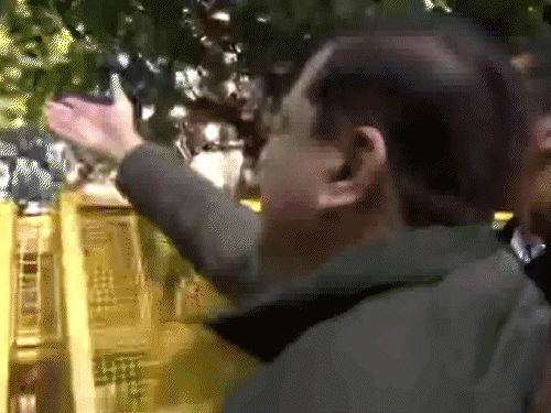 AAP leaders protest outside Delhi CM residence and PM House amid ...