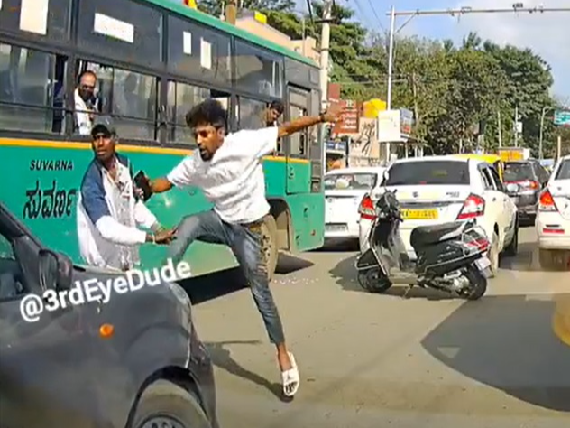 Two-wheeler riders attack cab in dramatic road rage in Bengaluru