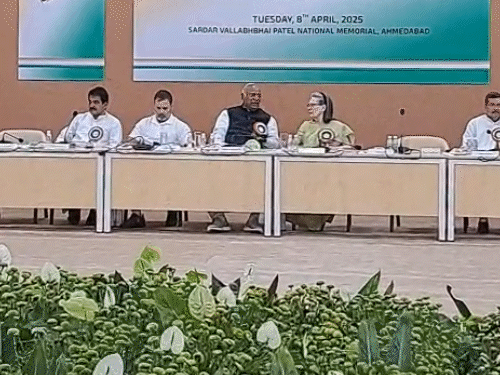 Congress's 84th convention; CWC meeting concludes in Ahmedabad: Kharge  slams BJP for appropriating Patel's legacy, recalls he banned RSS | Bhaskar  English