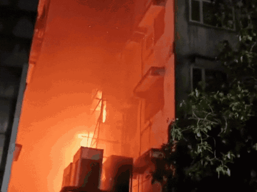 Massive Fire breaks out in Kolkata's Mechhua Bazar, 14 dead : Rescue operations continue; people seen jumping from roof and windows to escape flames