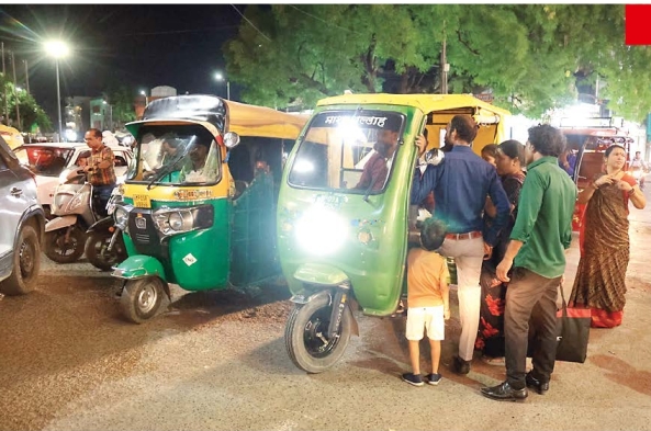 Auto, e-rickshaw chaos reigns on city roads