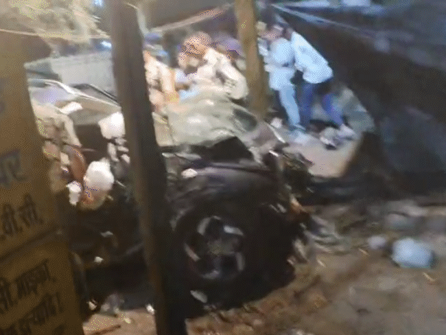 Speeding car hits tree in Bhopal, 3 killed