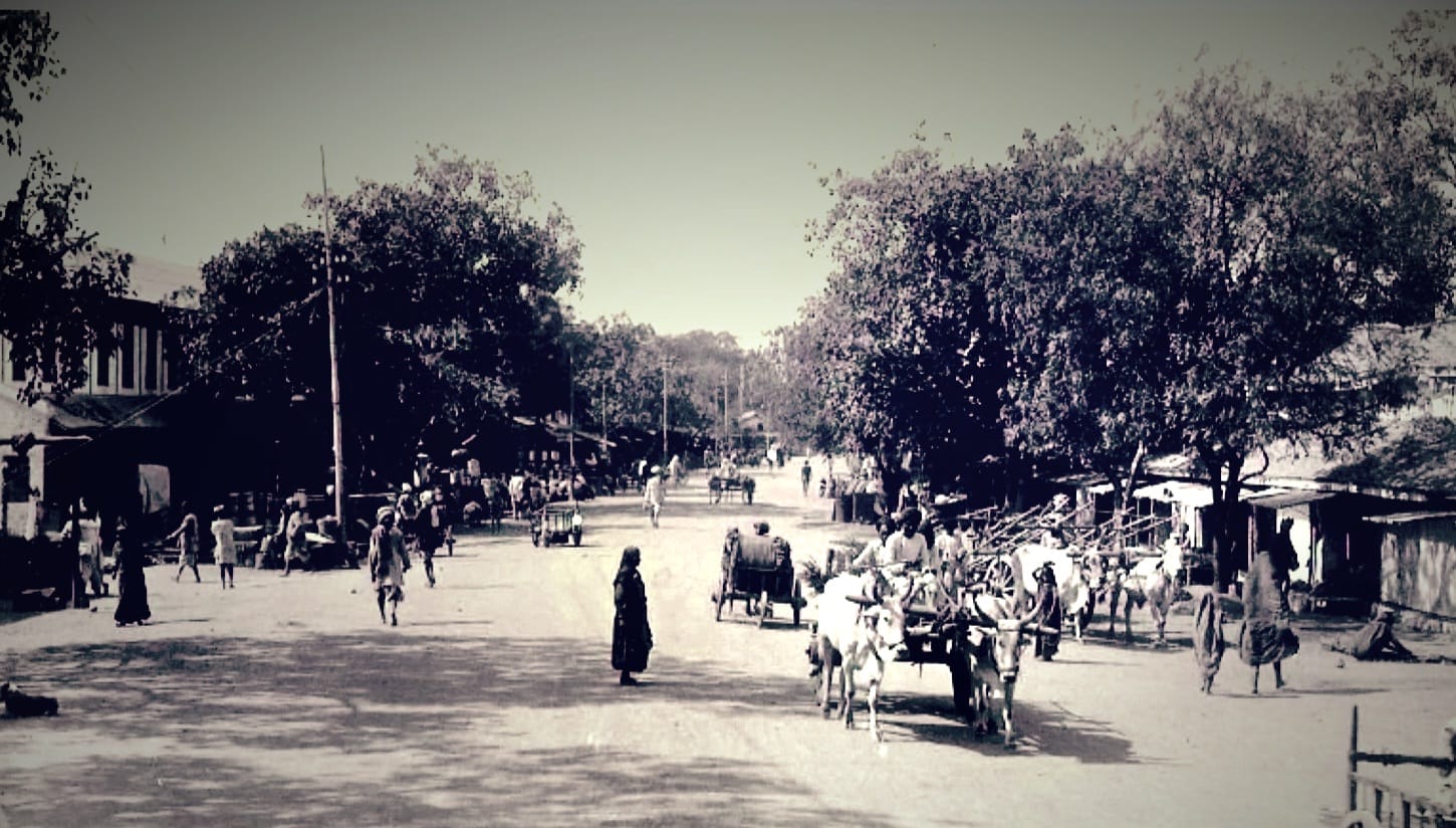 This rare photograph of MG Road in Indore was taken in 1912, during a time when bullock carts were commonly used for transportation and the movement of goods.