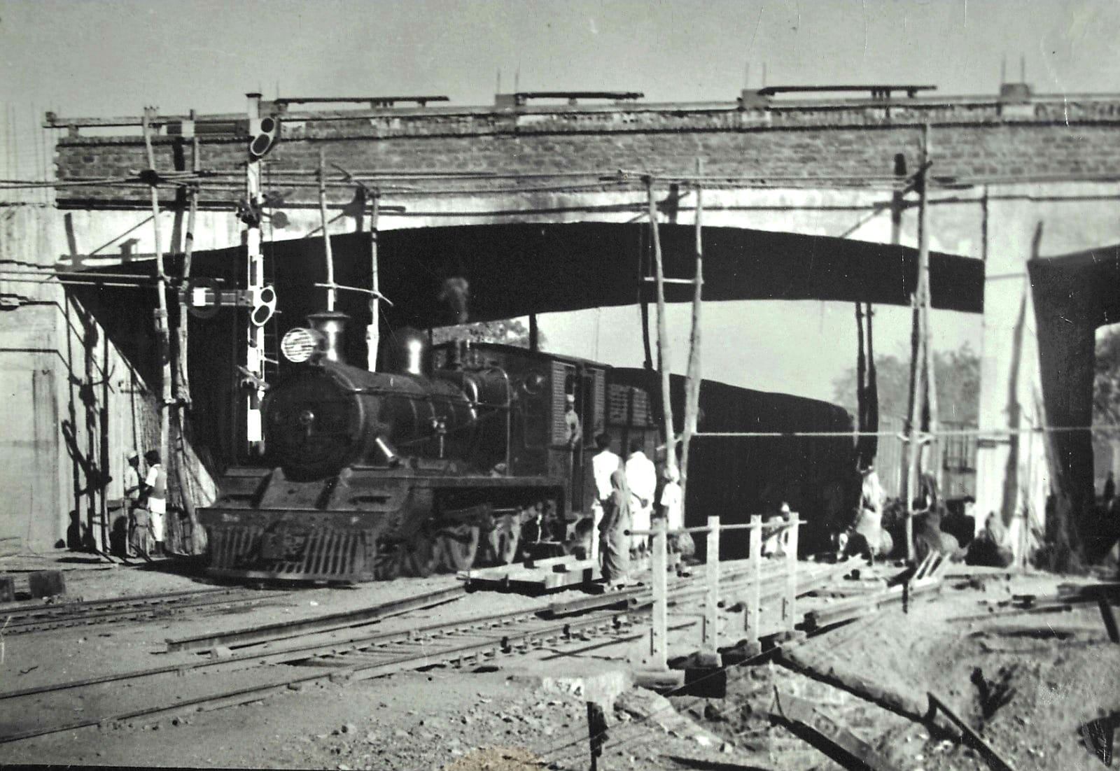 As part of a major development plan in Central India, the first railway trial beneath Indore’s Shastri Bridge was conducted in 1952 during its construction. Notably, the city's first railway overpass was formally inaugurated by India’s Transport Minister Lal Bahadur Shastri on January 12, 1953.