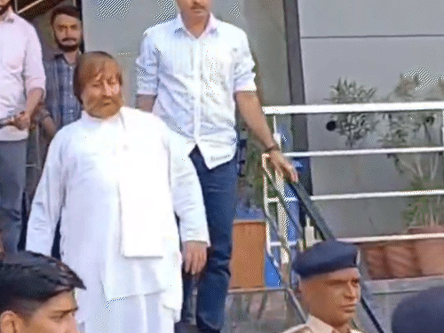 Narayan Sai meets father Asaram after 11 years; Granted 5-day bail, covers  travel and security costs on his own - Jodhpur News | Bhaskar English