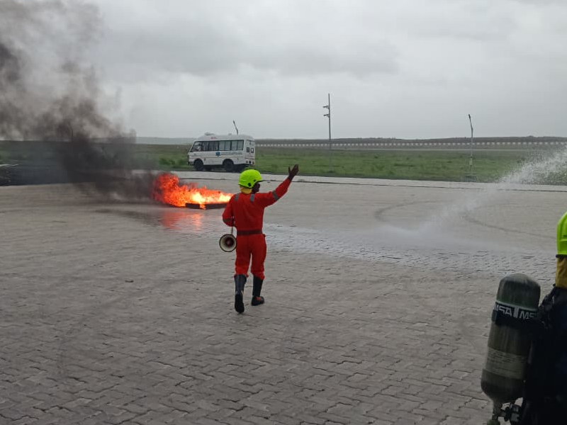 Mock plane crash drill conducted at Rajkot International airport Rescue  operation launched for 17 Injured 182 personnel from CISF fire police  participate - Rajkot News | Bhaskar English
