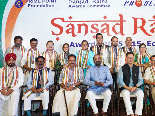 17 MPs honored with Sansad Ratna, Nishikant Dubey, Supriya Sule among those  felicitated; 4 also receive Special Jury Award | Bhaskar English