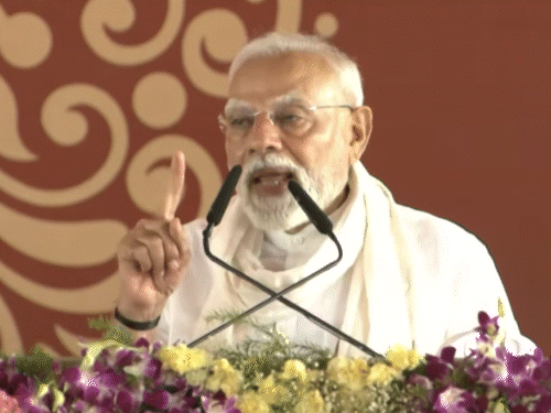 PM Modi Launches ₹2,200 Cr Projects in Rain-Soaked Varanasi Visit |  Thousands Attend Despite Heavy Rain - Uttar Pradesh News | Bhaskar English